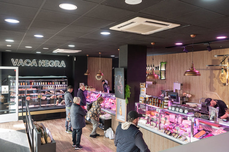 disfruta de carnes premium en Vaca Negra , tu carniceria boutique en arroyomolinos . Escpecialistas en tomahawk , entrecot,y carnes maduradas, chuletones , servicio a domicilio 