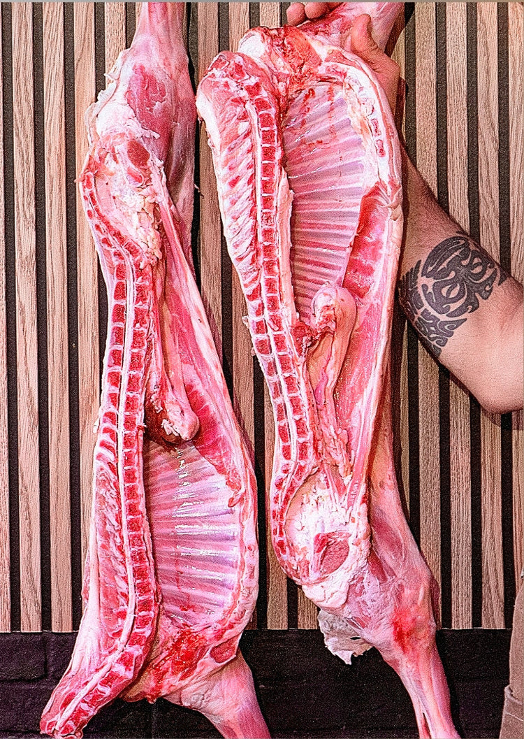 cordero, cochinillo , carne de wagyu, carne de guisar en vaca negra