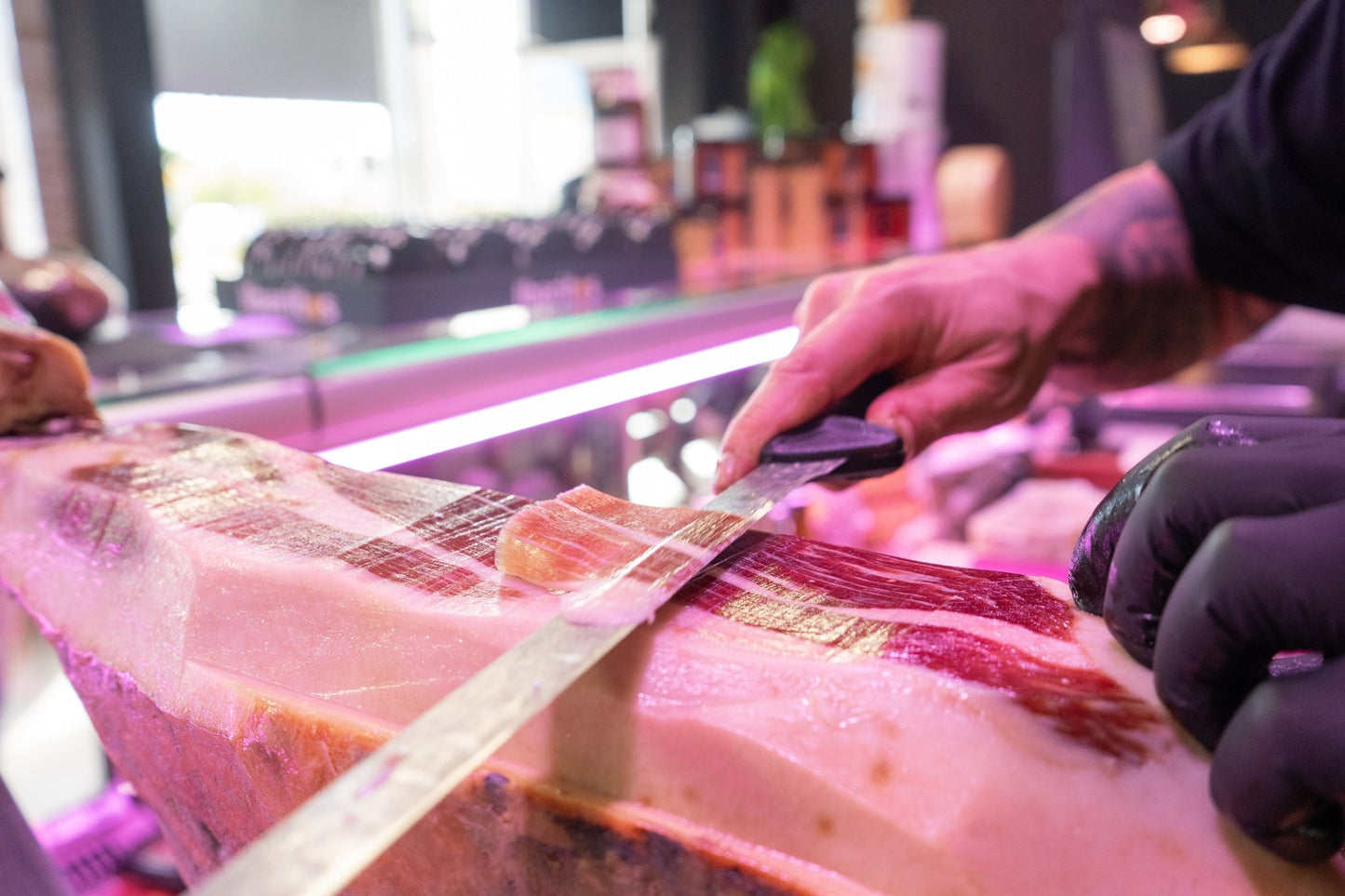 BLACK FRIDAY Jamón Ibérico seleccionado, cortado a cuchillo y envasado al vacío 189,90 - Vaca Negra